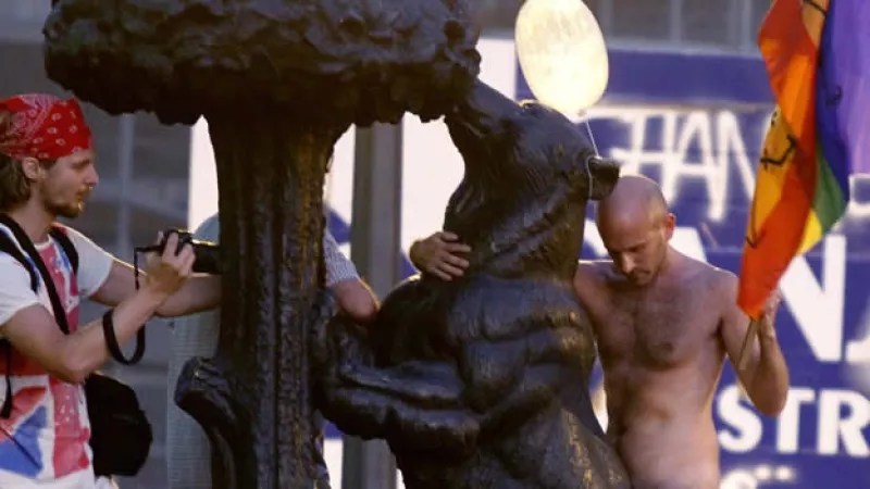 manifestacion españa gay papa