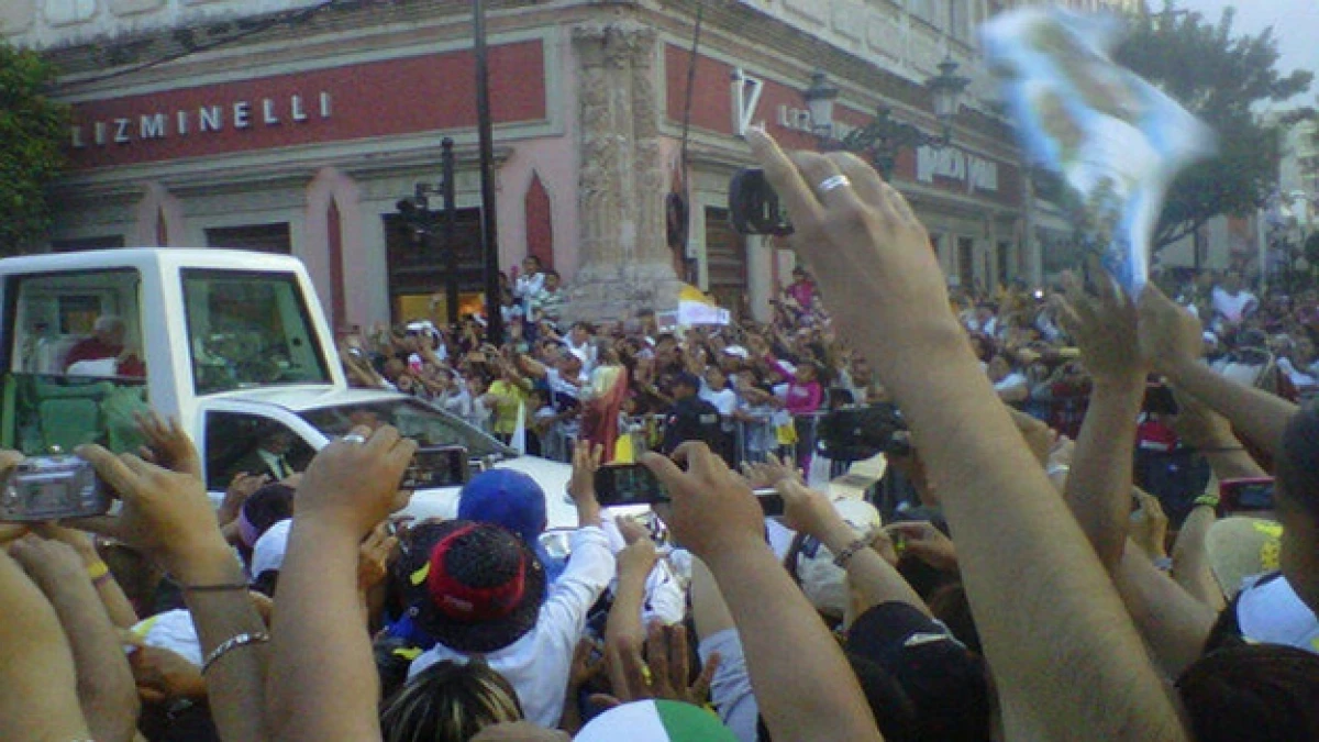 papa, leon, benedicto, guanajuato, mexico, papamovil, valla