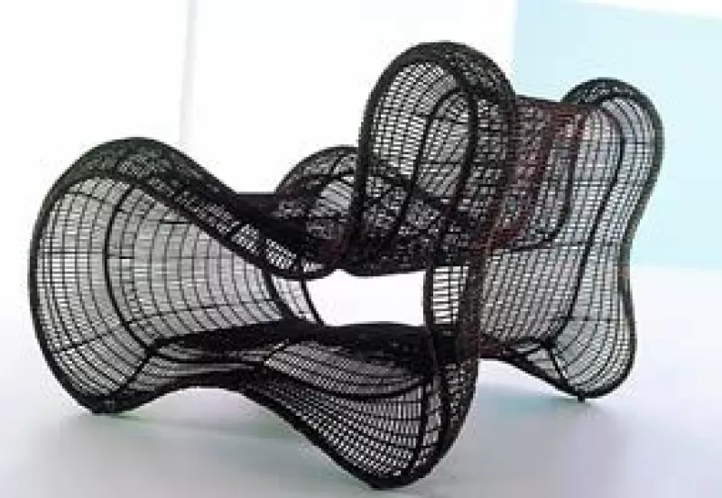 Brad Pitt y Kanye West son algunas de las celebridades que no pueden resistirse al encanto de sus piezas.