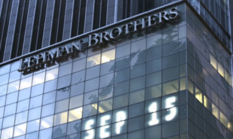 Lehman Brothers quebró por sus excesos en la toma de riesgos, según Mario Vergara. (Foto: AP)