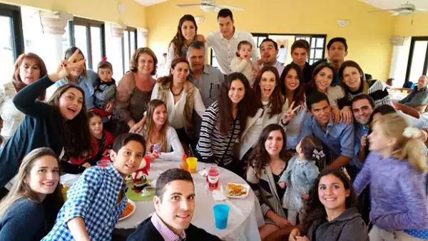 La familia Bracamontes se reunió previamente en una tradicional posada.