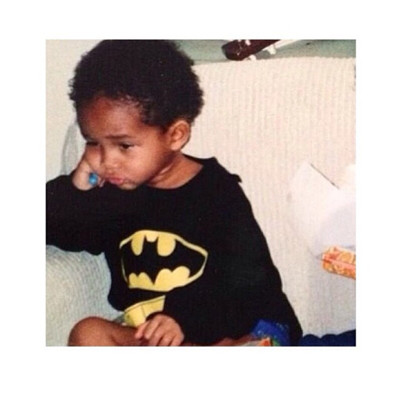 Batman es uno de los superhéroes favoritos del adolescente, quien argumenta que a diferencia de su padre, sus looks no son vergonzosos.