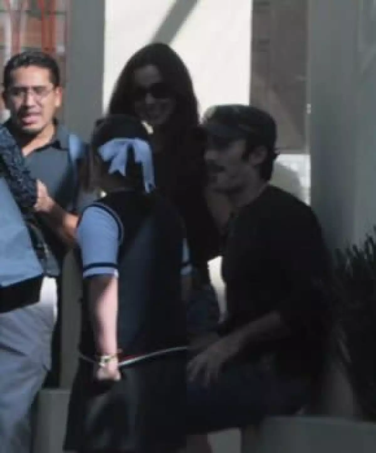 Captamos a la pareja de actores disfrutando su romance en una heladería.
