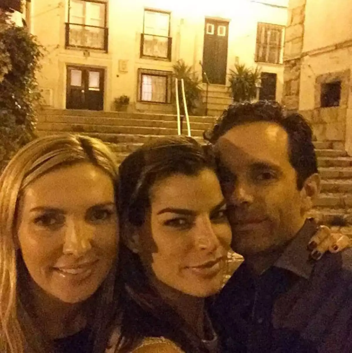 La guapa pareja está disfrutando de su estancia en Portugal, en donde están acompañados por la BFF de Bárbara, Nuria Carte.