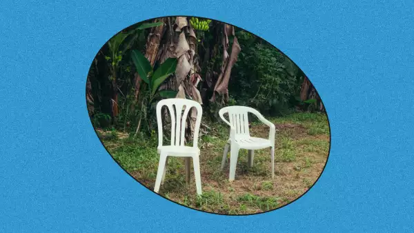 silla monobloc bad bunny