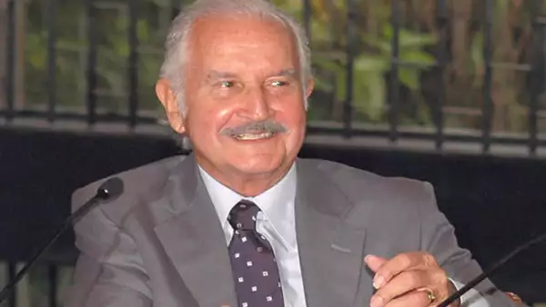 Carlos Fuentes, autor de novelas como ‘Aura’ y ‘La región más transparente’, falleció este martes por una hemorragia masiva.