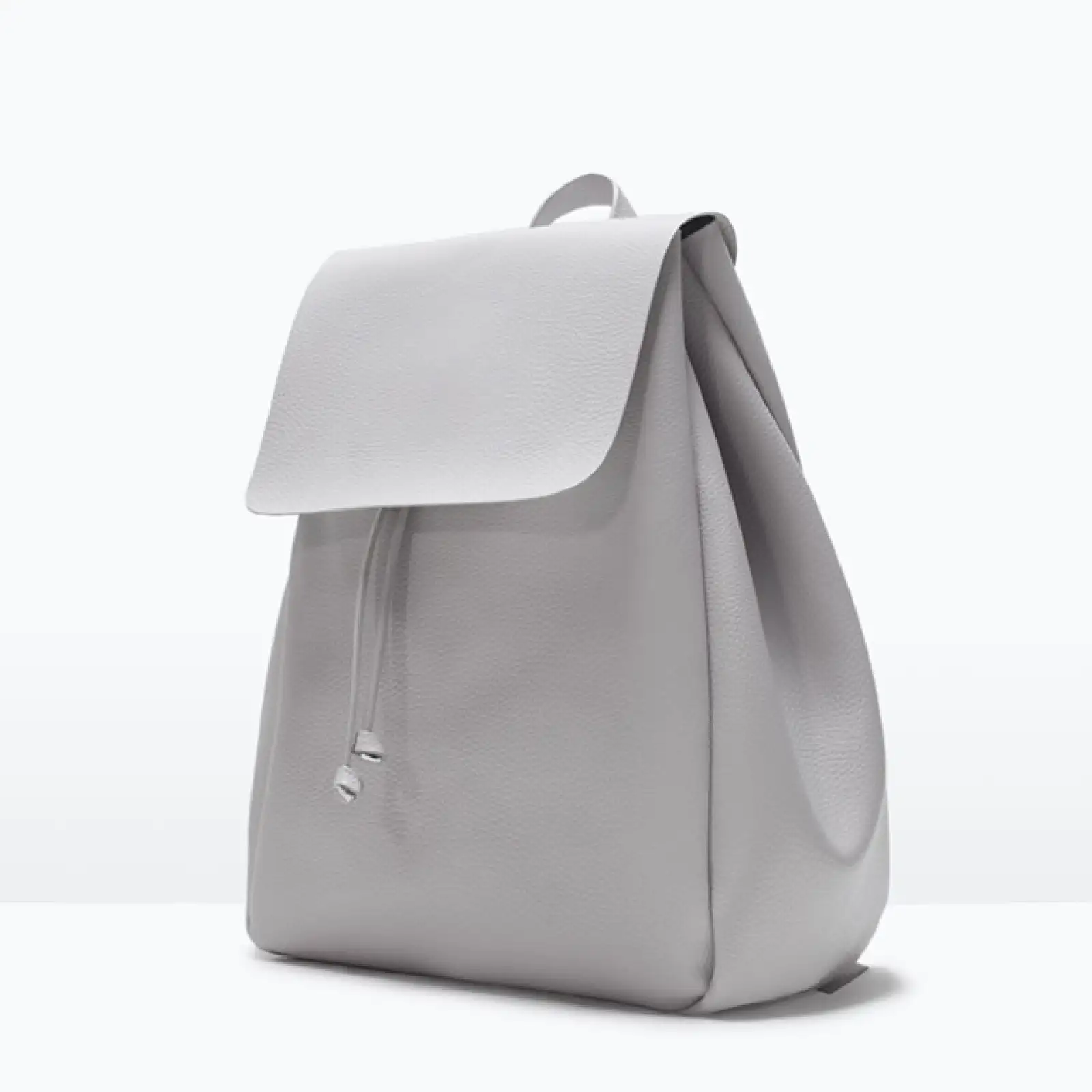 Zara: Backpack with Foldover Flap. Zara CC Perisur. 399 pesos.