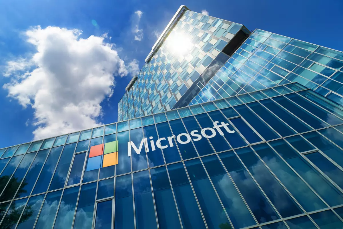 Microsoft invierte 1,500 mdd en G42, la tecnológica de IA en los Emiratos Árabes 