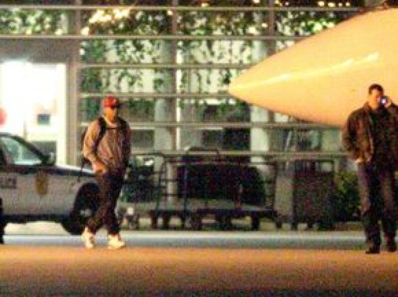 Luego de que la cantante y Chris Brown pasaran el fin de semana en Miami, los parientes de la estrella aseguran que no están de acuerdo en que la pareja haya retomado su relación.
