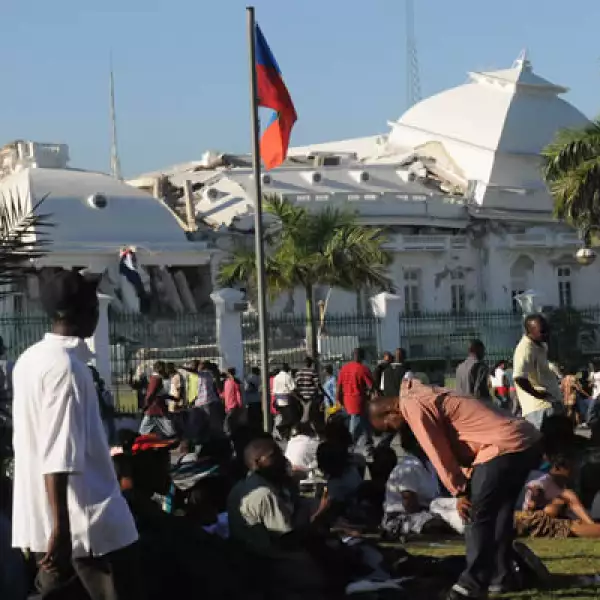 El pasado martes, un terremoto de grado 7.0 destruyó la isla caribeña de Haití. En la foto, escombros del palacio de gobierno en Puerto Príncipe.