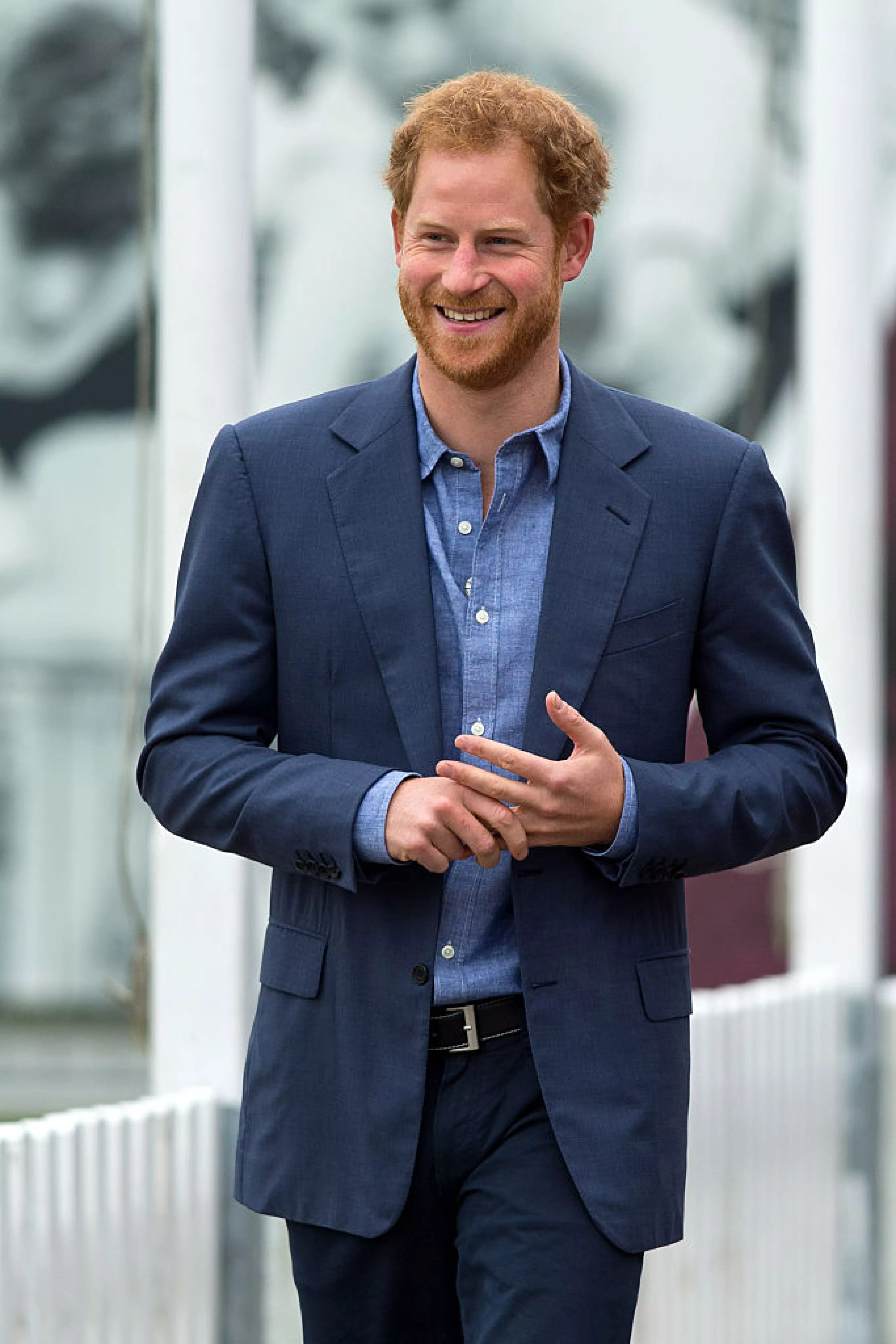 Aseguran que Harry extraña a sus amigos y ahora usa Whatsapp quot más que