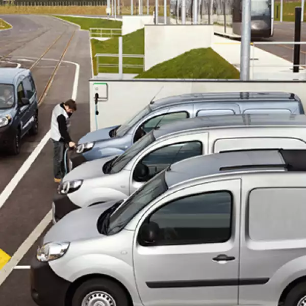 Es apreciado por empresas preocupadas por sus consumos energéticos, y también por municipios, parques y hospitales, por la ausencia de ruidos y vibración.