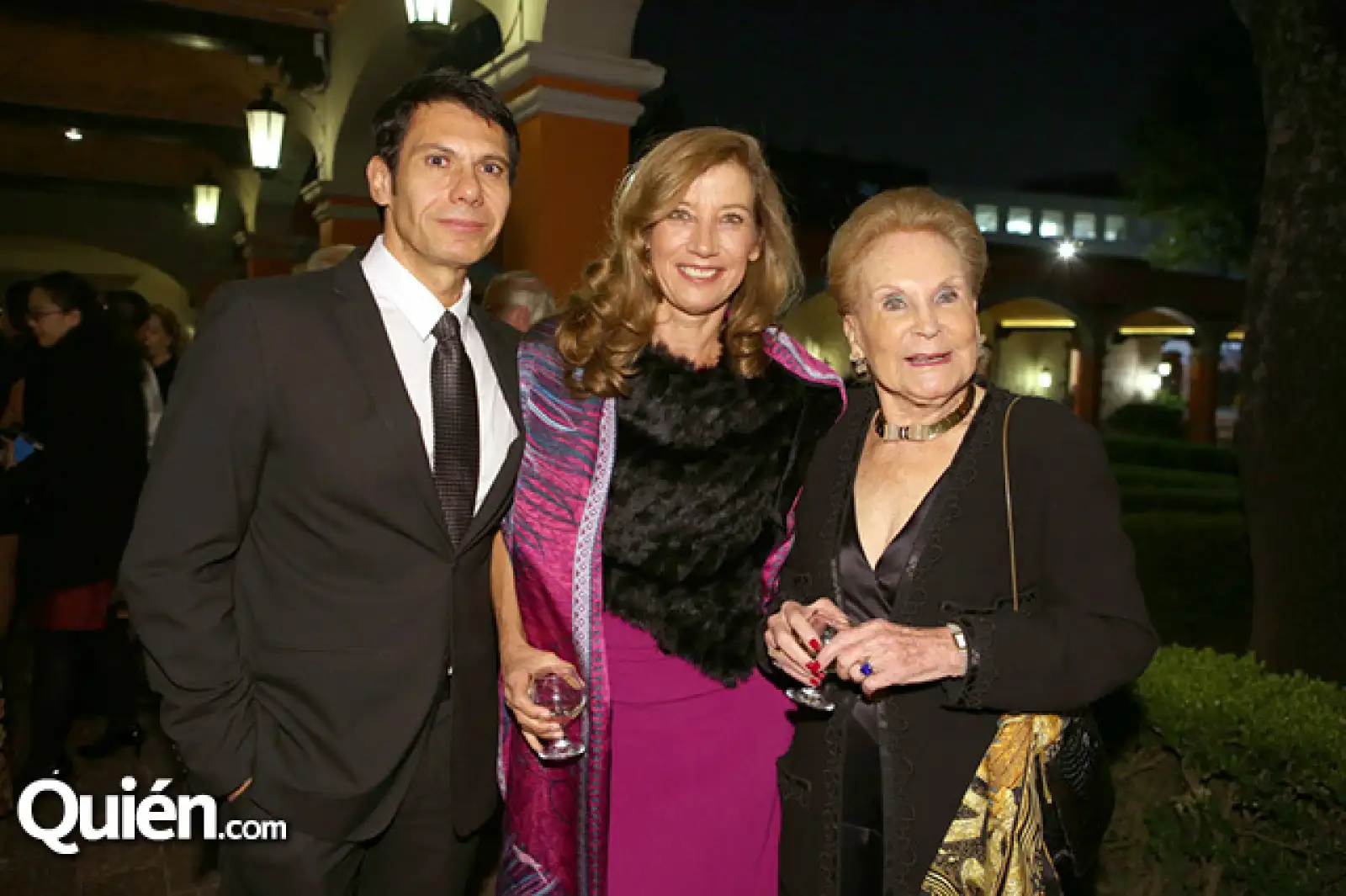 Gustavo Salmones, Yvonne Severne y June Lowel