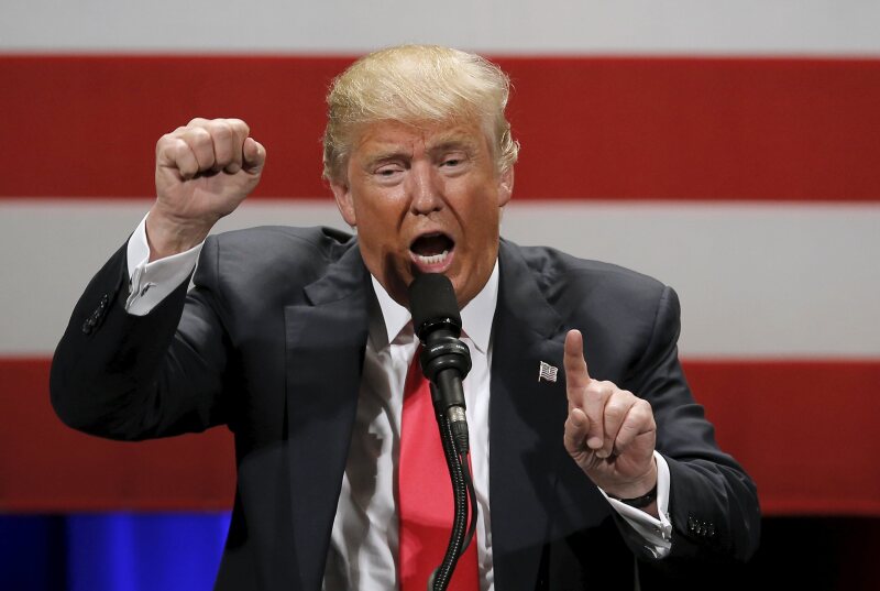 El precandidato republicado a la presidencia de EU, Donald Trumpo, ha prometido levantar un muro entre México y su país.