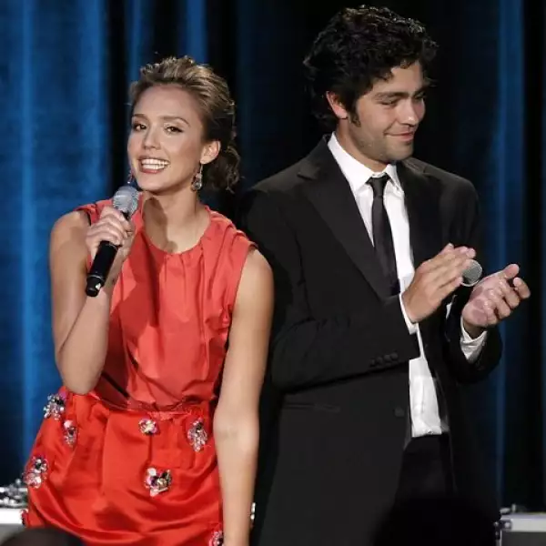 Jessica Alba y Adrian Grenier encabezaron el evento.