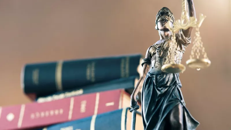 Cumplir y hacer cumplir la Constitución