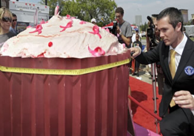 El gigantesco postre requirió 90 kilos de azúcar y la misma cantidad de harina. (Foto: AP)