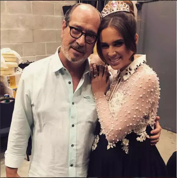 Jacky junto a Francisco Suárez, directivo de Univisión.