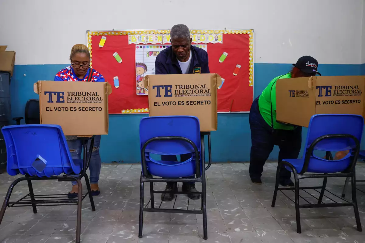 People vote on the day of the general election, in Panama City, Panama, May 5, 2024.