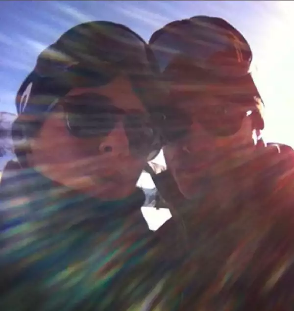 El actor ha compartido la primera selfie con su esposa.