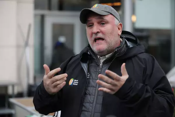 Chef José Andrés ayuda a afectados por huracán Otis