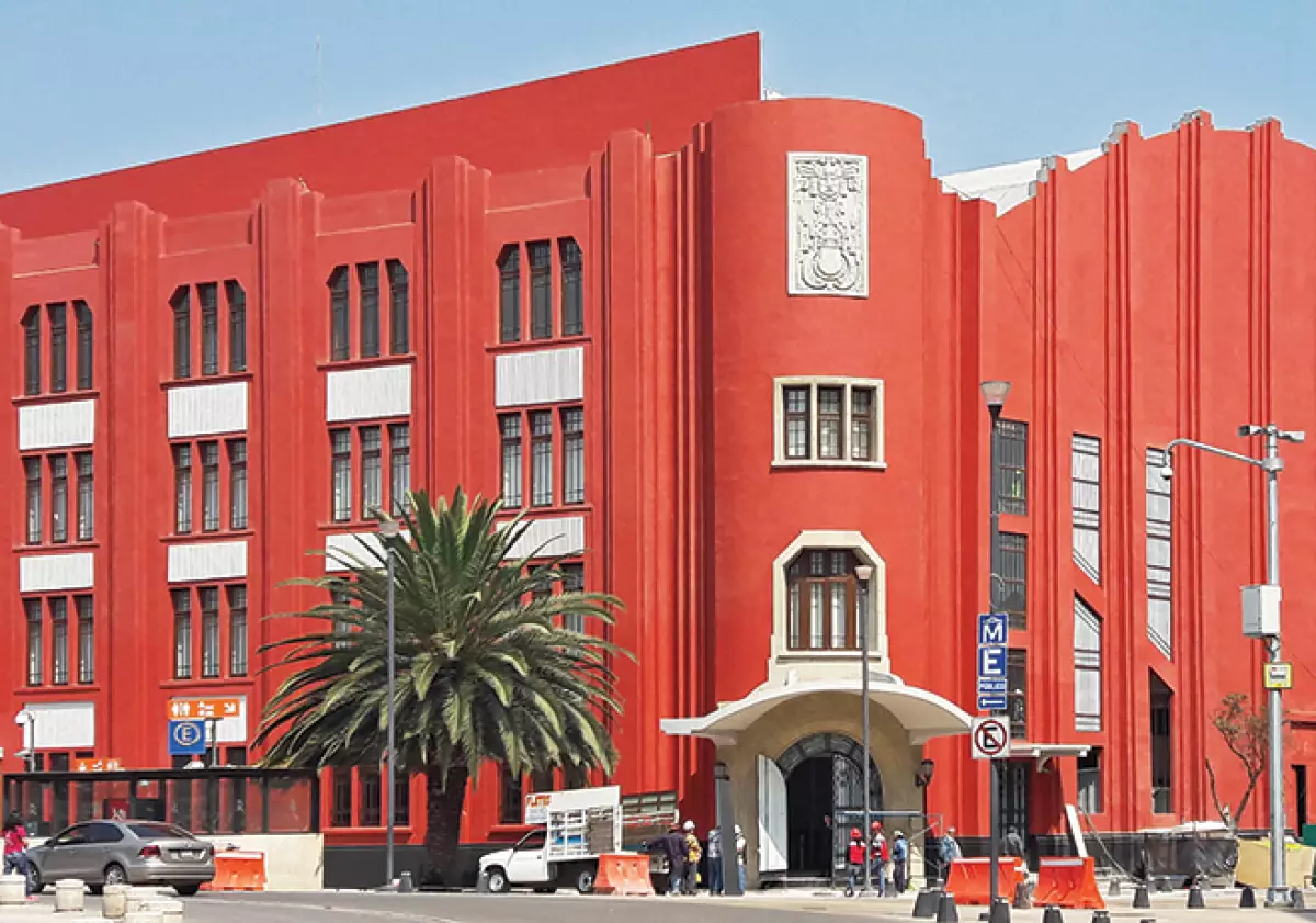 Fachada del Frontón en la Ciudad de México