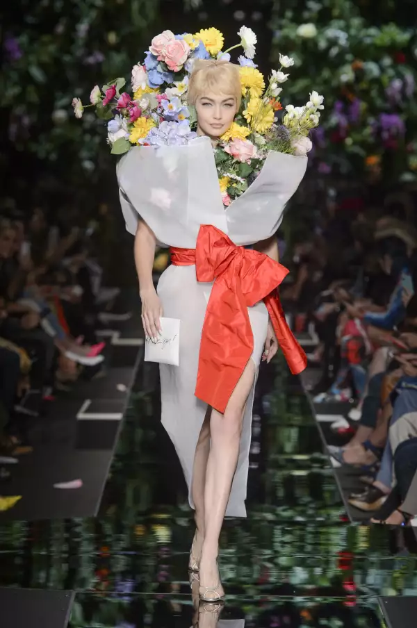 Gigi Hadid en Moschino