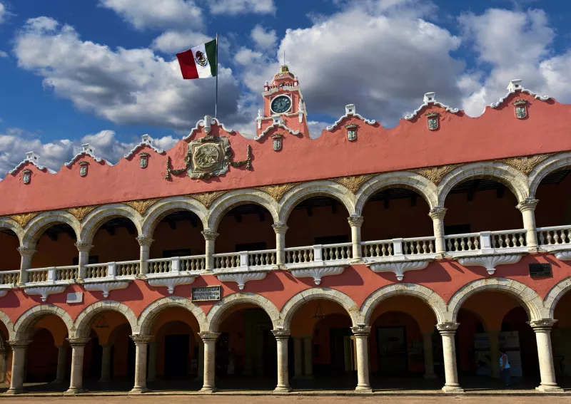 Fachada del palacio municipal de Mérida. 