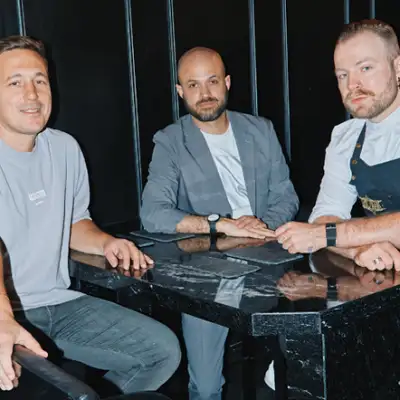 Handshake socios: Rodrigo Urraca, Eric Van Beek y Marcos Di Battista