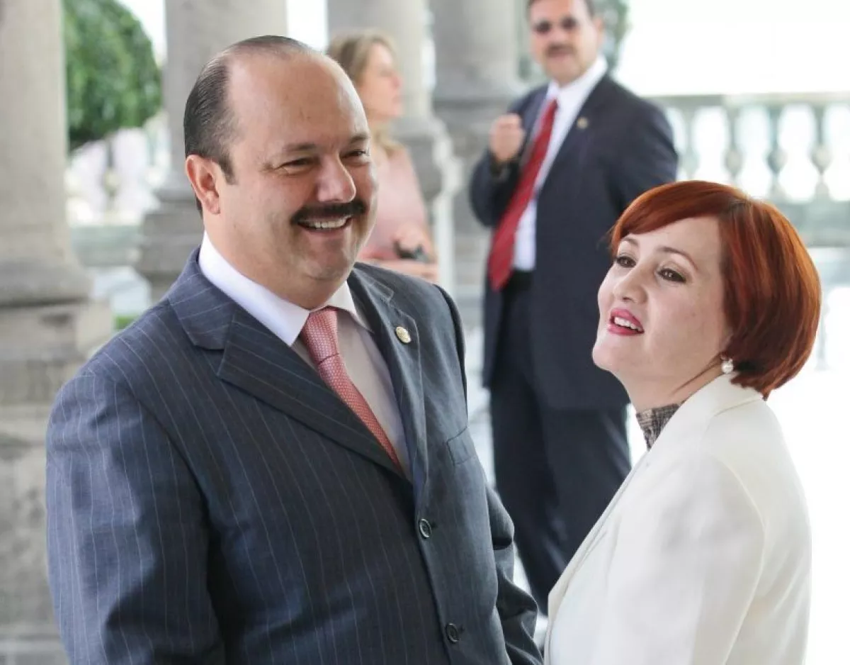 MÉXICO, D.F., 30SEPTIEMBRE2008.- El presidente de la mesa directiva de la Cámara de Diputados, César Horacio Duarte y su esposa asistieron a la comida que ofreció el presidente de México en el Alcázar de Chapultepec en honor de los príncipes de Asturias. 
FOTO: ISAAC ESQUIVEL/CUARTOSCURO.COM