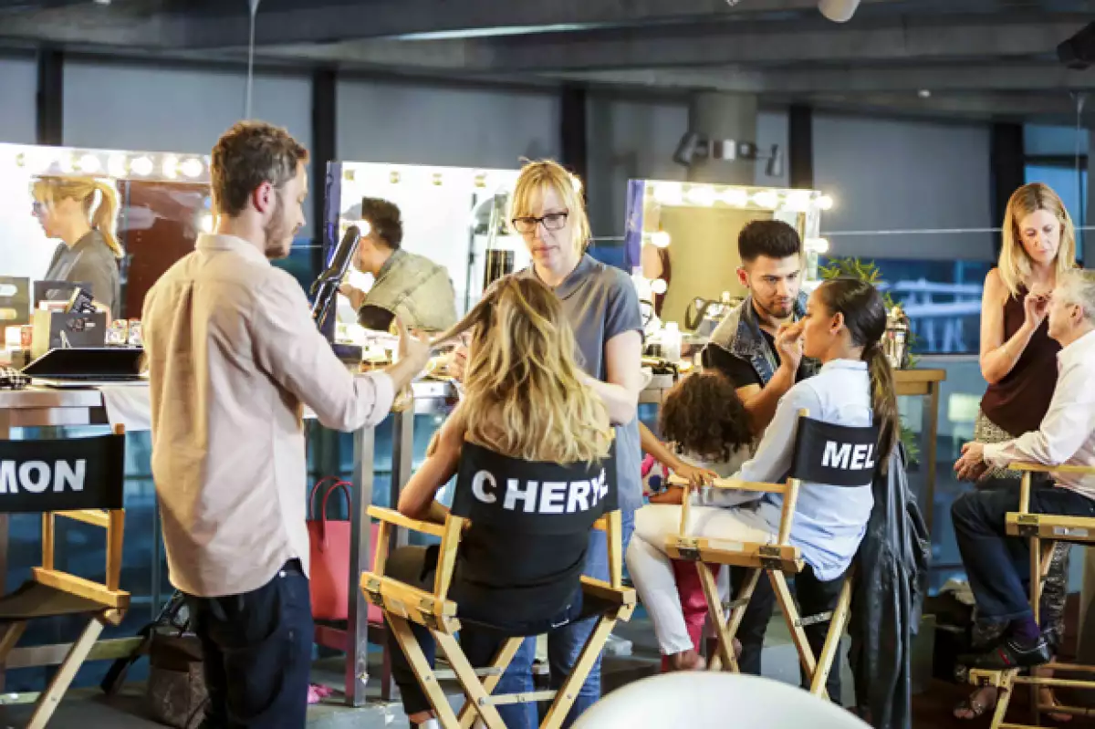 No sólo los concursantes se preparan para el programa.