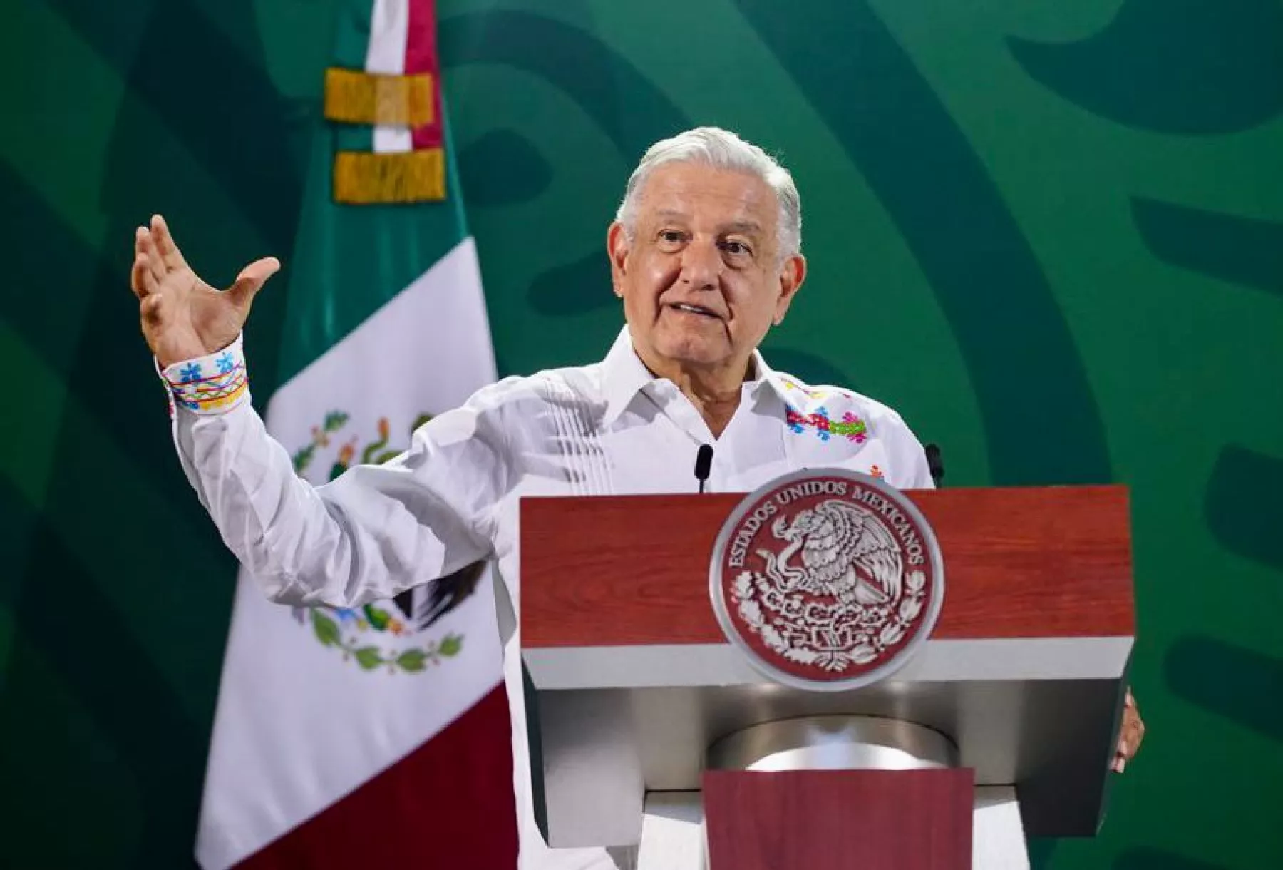 AMLO: apoyar la reforma eléctrica es una oportunidad histórica para el PRI
