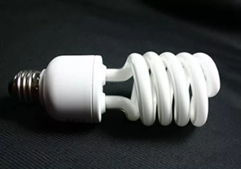 Si bien las cantidades de mercurio que tiene una lámpara fluorescente son mínimas, cinco miligramos (mg), según recomienda la Asociación Nacional de Fabricantes Eléctricos Norteamericana (NEMA, por sus siglas en inglés), no existen parámetros oficiales qu