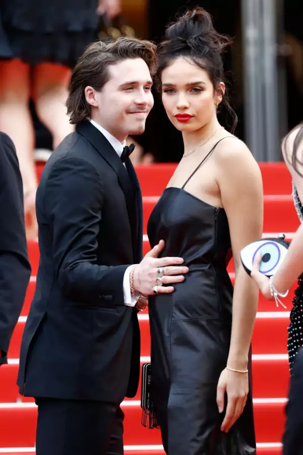Brooklyn Beckham y Hana Cross 