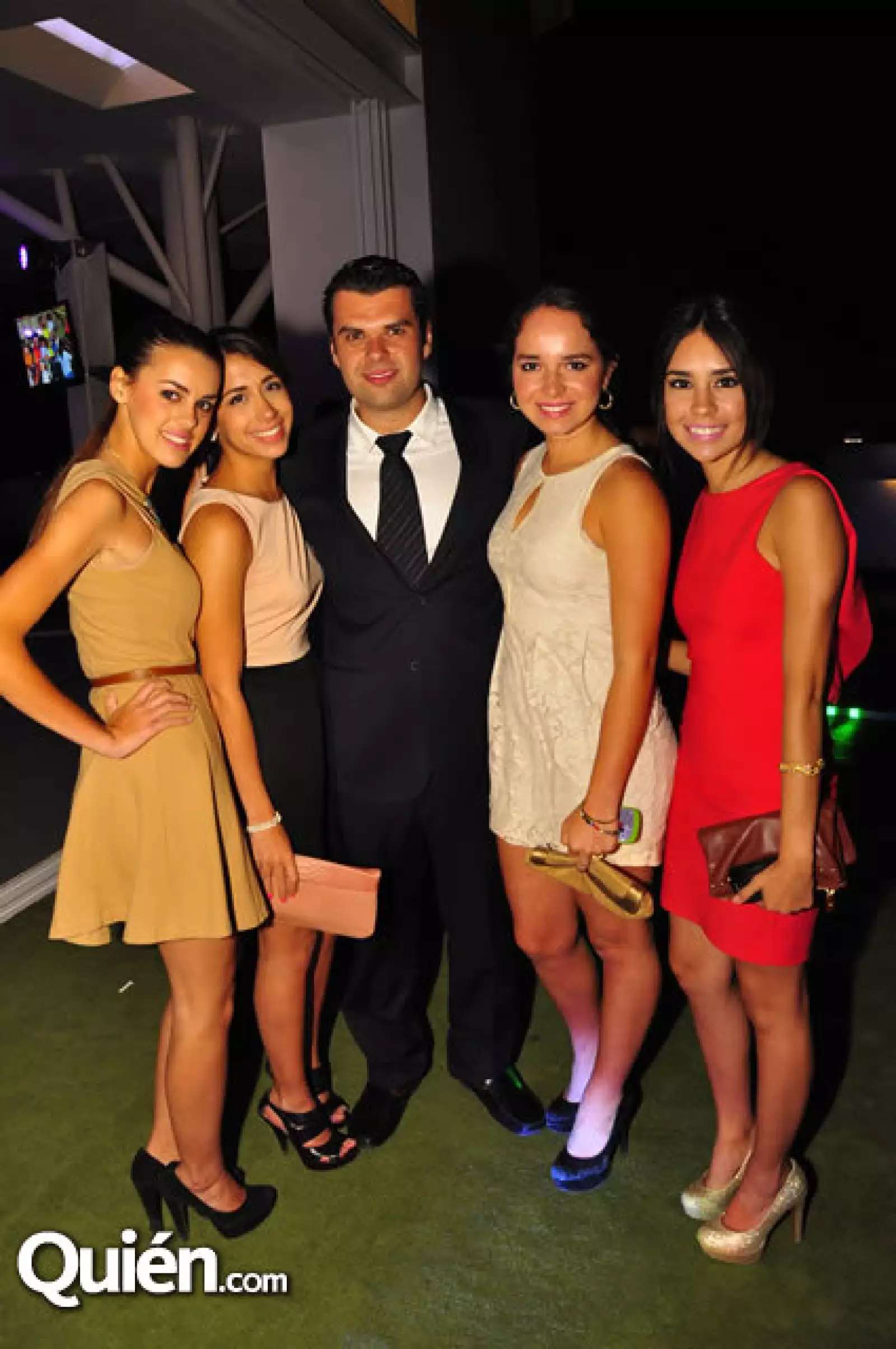 Elisa Morales, Sofía Garza, Claudio de Angelis, Andrea Villanueva y Caro Quiróz