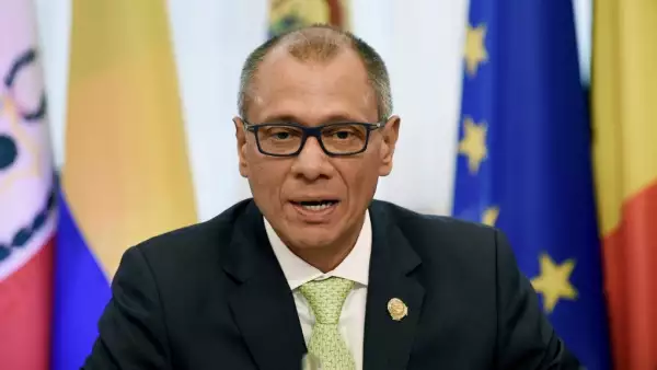 El vicepresidente de Ecuador, Jorge Glas Espinel, asiste a la firma del "Protocolo de Adhesión al Acuerdo Comercial entre la Unión Europea y sus Estados miembros, por una parte, y Colombia y Perú, por otra, para tener en cuenta la adhesión de Ecuador" en la sede de la UE en Bruselas el 11 de noviembre de 2016. El ex vicepresidente de Ecuador, Jorge Glas, encarcelado después de una dramática redada en la embajada de México en Quito, se ha declarado en huelga de hambre después de un intento fallido de suicidio, su amigo y ex jefe Rafael Dijo Correa el 10 de abril de 2024.