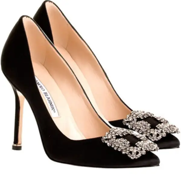 Un par clásico de Manolo Blahnik siempre será el más elegante dentro de tu colección de zapatos.