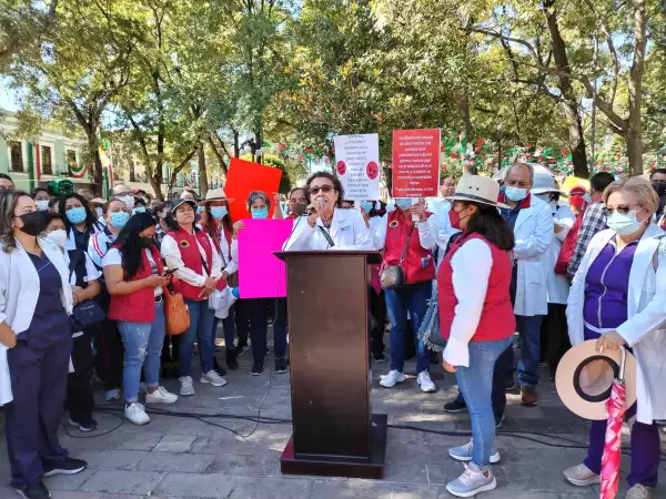 Los trabajadores acusan omisiones por parte de Salud del estado.