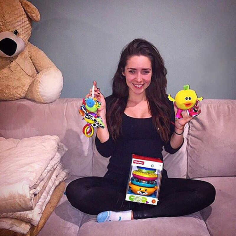 Ariadne Díaz tienen cuatro meses de embarazo pero aún no se le notan mucho. Esta foto la publicó para agradecer a sus seguidores de Instagram los regalos que le han mandado para su bebé.