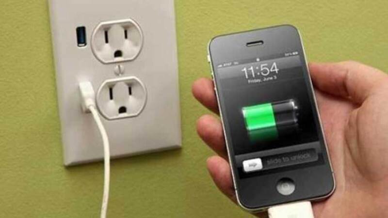 Si tu celular tiene el 100 % de carga, no lo dejes conectado.