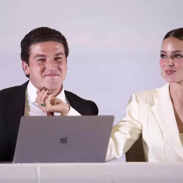 El candidato a la gubernatura de Nuevo León por Movimiento Ciudadano, Samuel García acompañado de su esposa Mariana Rodríguez y el dirigente nacional de MC; Clemente Castañeda ofreció una rueda de prensa donde se declara ganador en las encuestas de