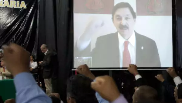 Napole�n G�mez Urrutia videoconferencia