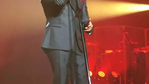 El cantante es candidato para cantar ante el Papa Francisco en su próxima visita a México, aseguran medios de circulación nacional.