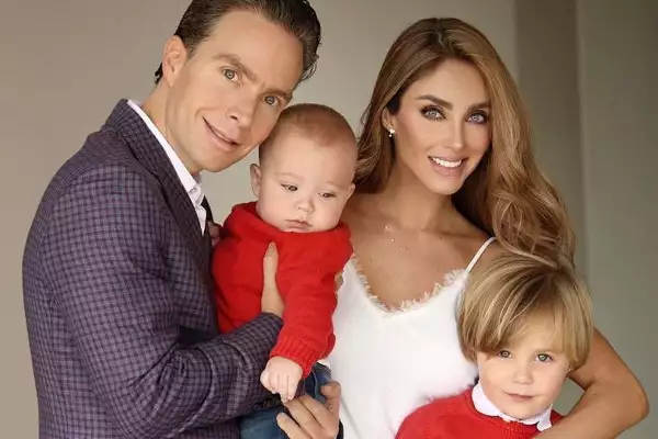 Manuel Velasco, Anahí y sus hijos Manuel y Emiliano
