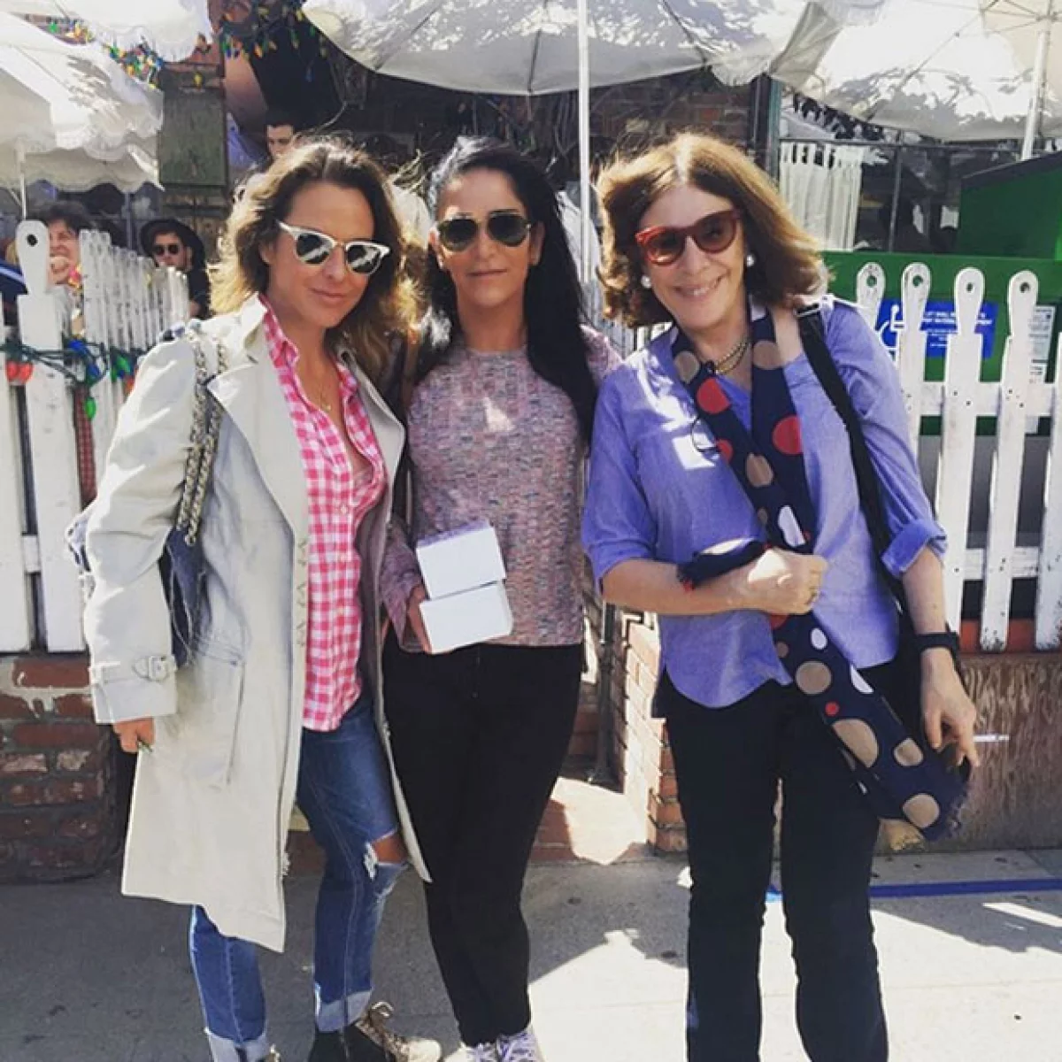La actriz y la escritora Sabina Berman festejaron los 53 años de la periodista mexicana en Los Ángeles.