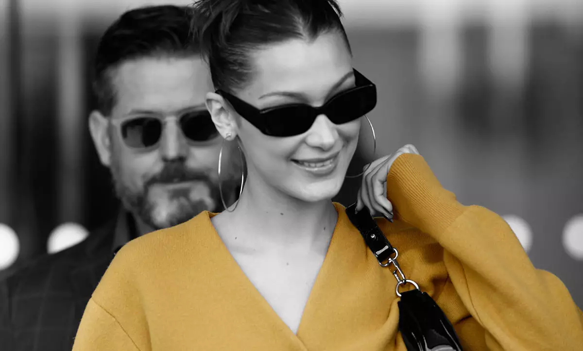 Bella-Hadid-punto-sweater