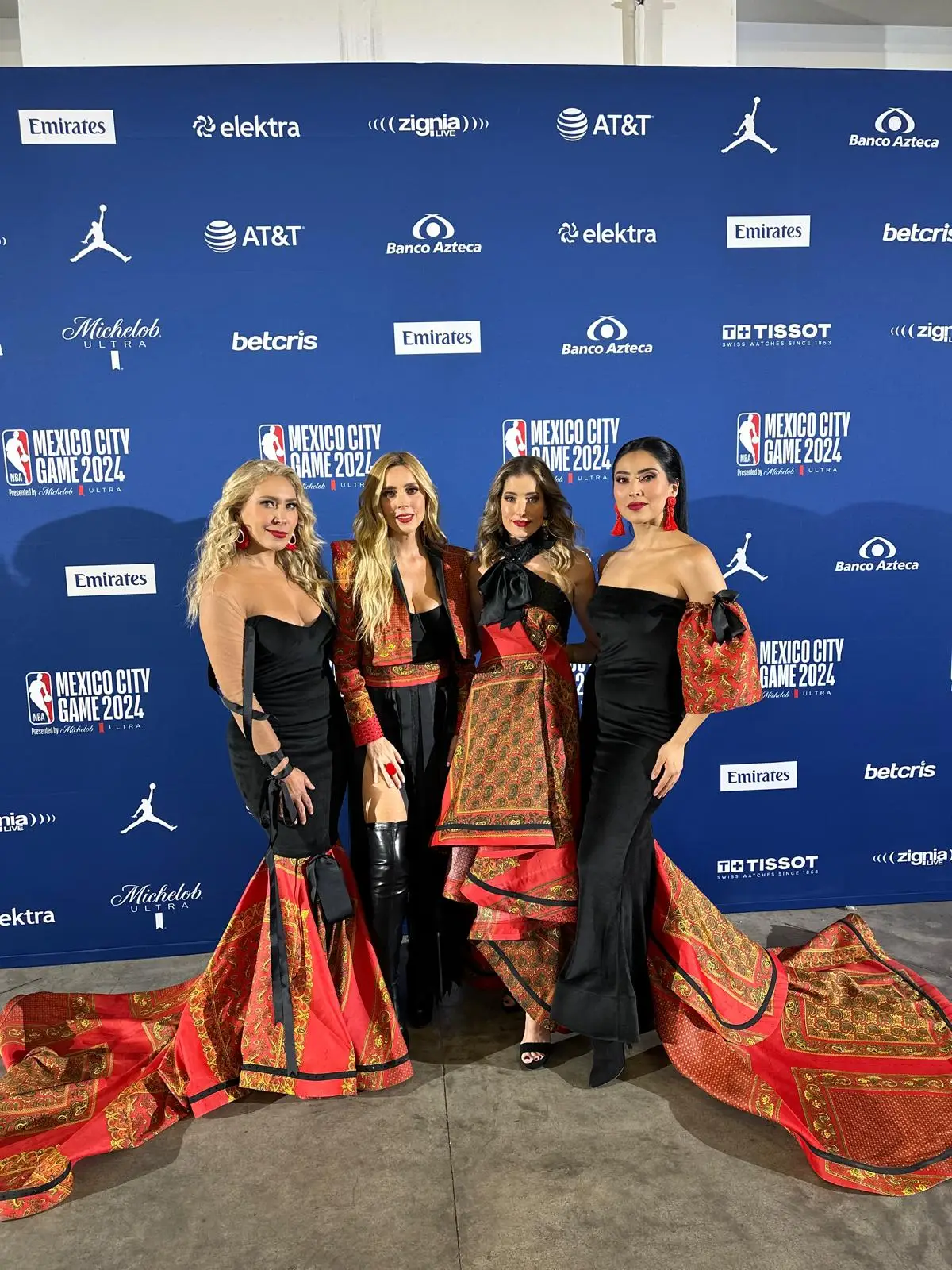 Las Reinas de Corazones en la apertura de la NBA