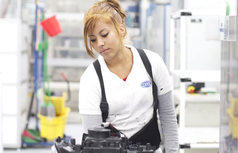 La fabricaci�n de partes y componentes es la rama manufacturera que emplea m�s mujeres