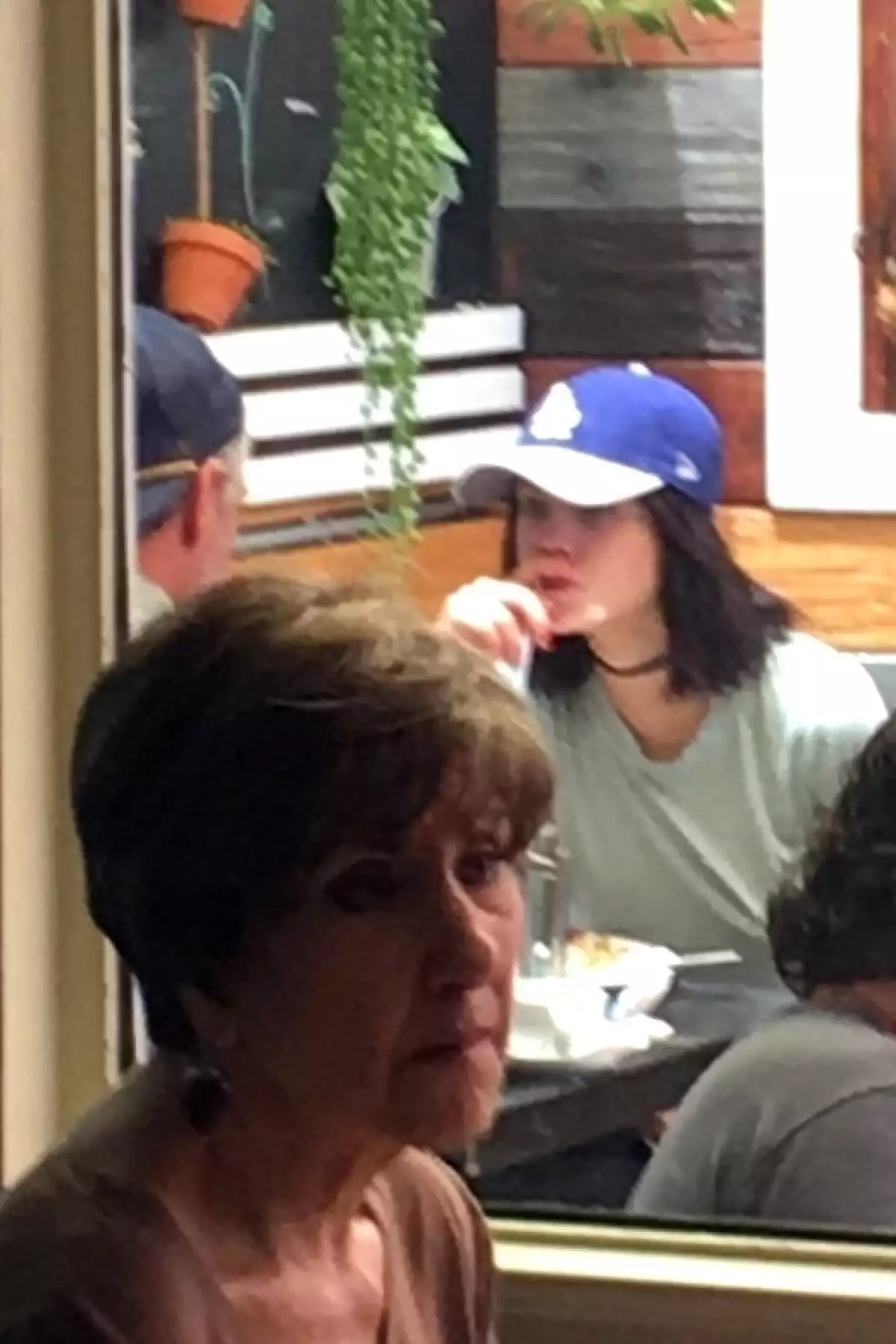 Eiza González, Josh Duhamel.