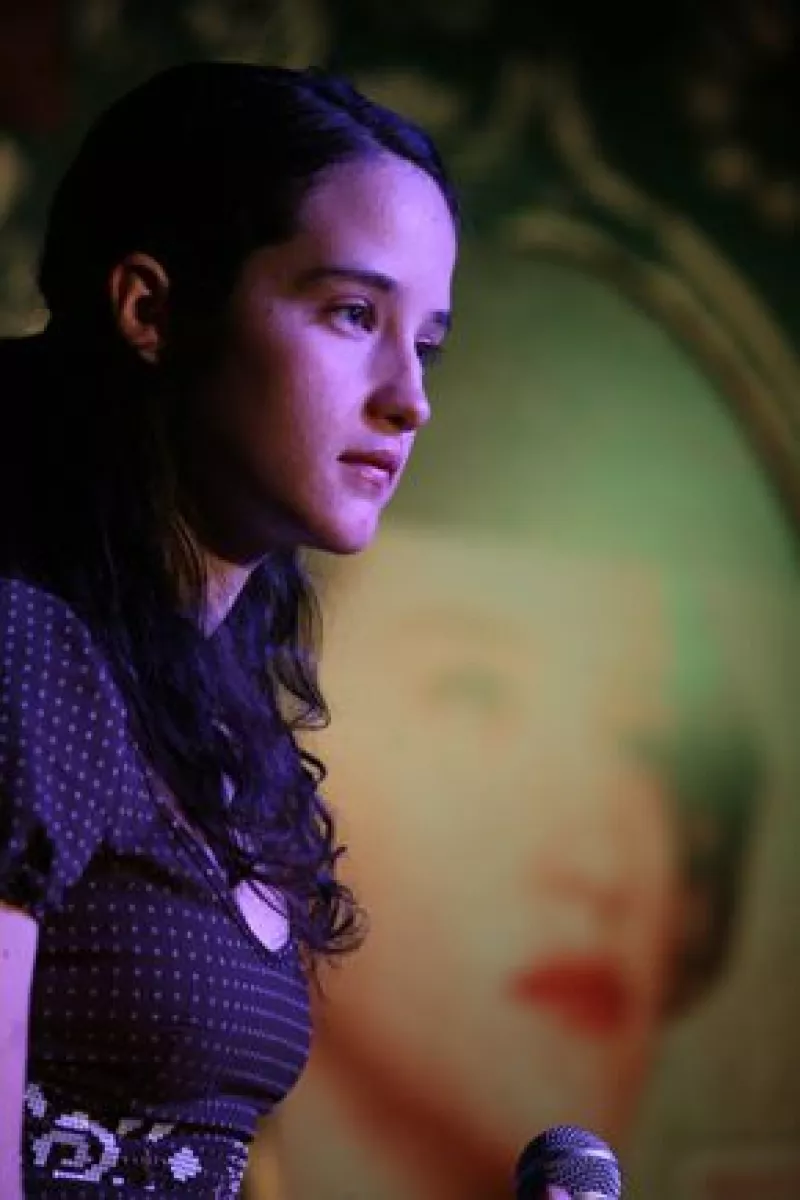 La cantante da la oportunidad de que el público sea parte de la producción de “La tina”.